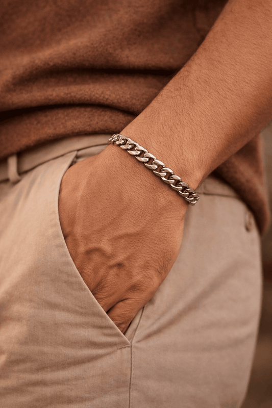 Stylish Cuban bracelet on men’s wrist – trendy stainless steel bracelet for men in Pakistan, everyday wear fashion