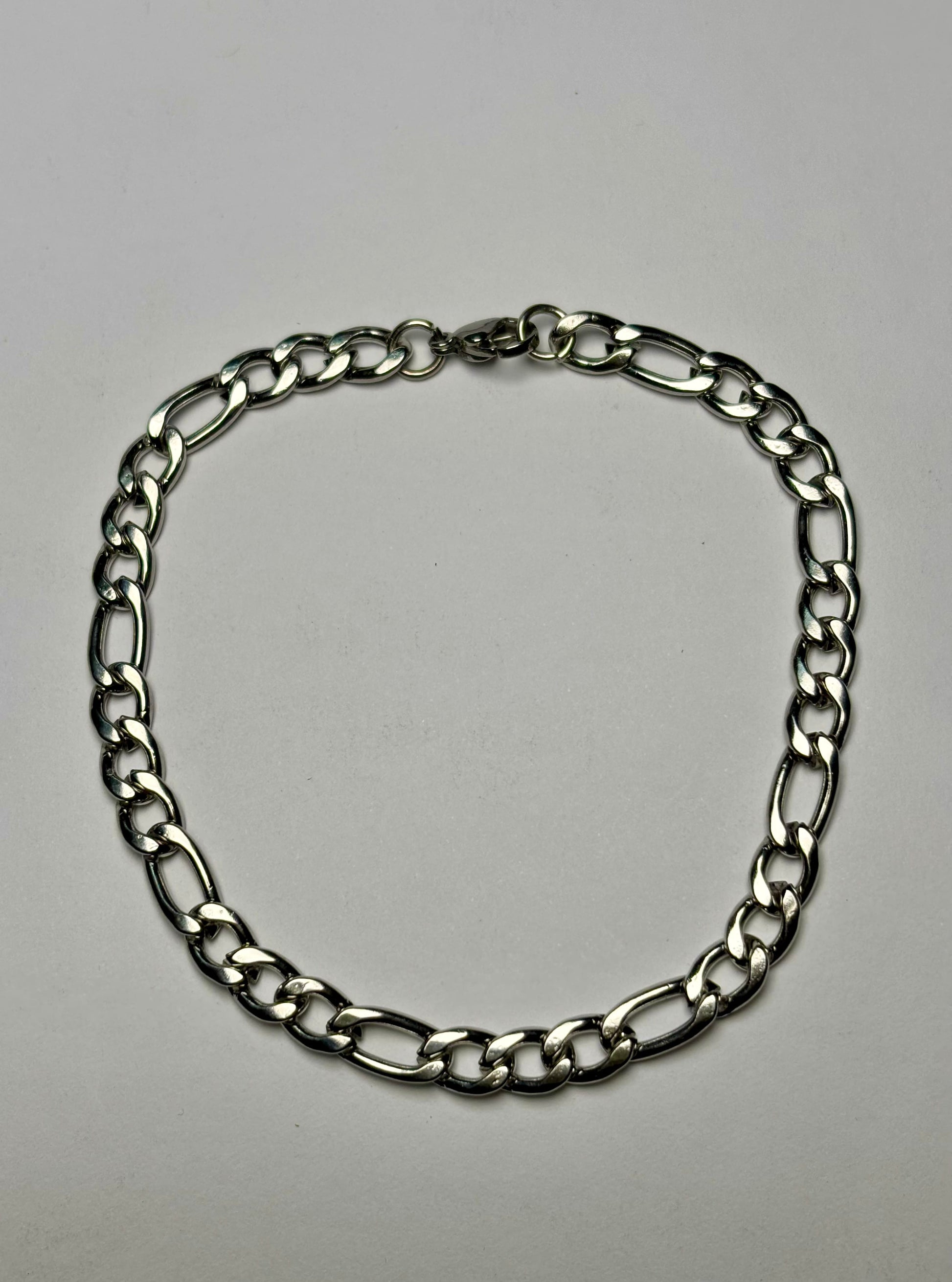 Figaro chain bracelet for men in Pakistan – premium stainless steel bracelet with classic Italian link design