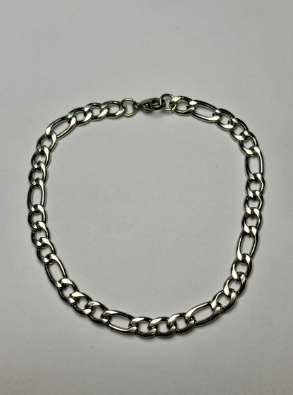 Figaro chain bracelet for men in Pakistan – premium stainless steel bracelet with classic Italian link design