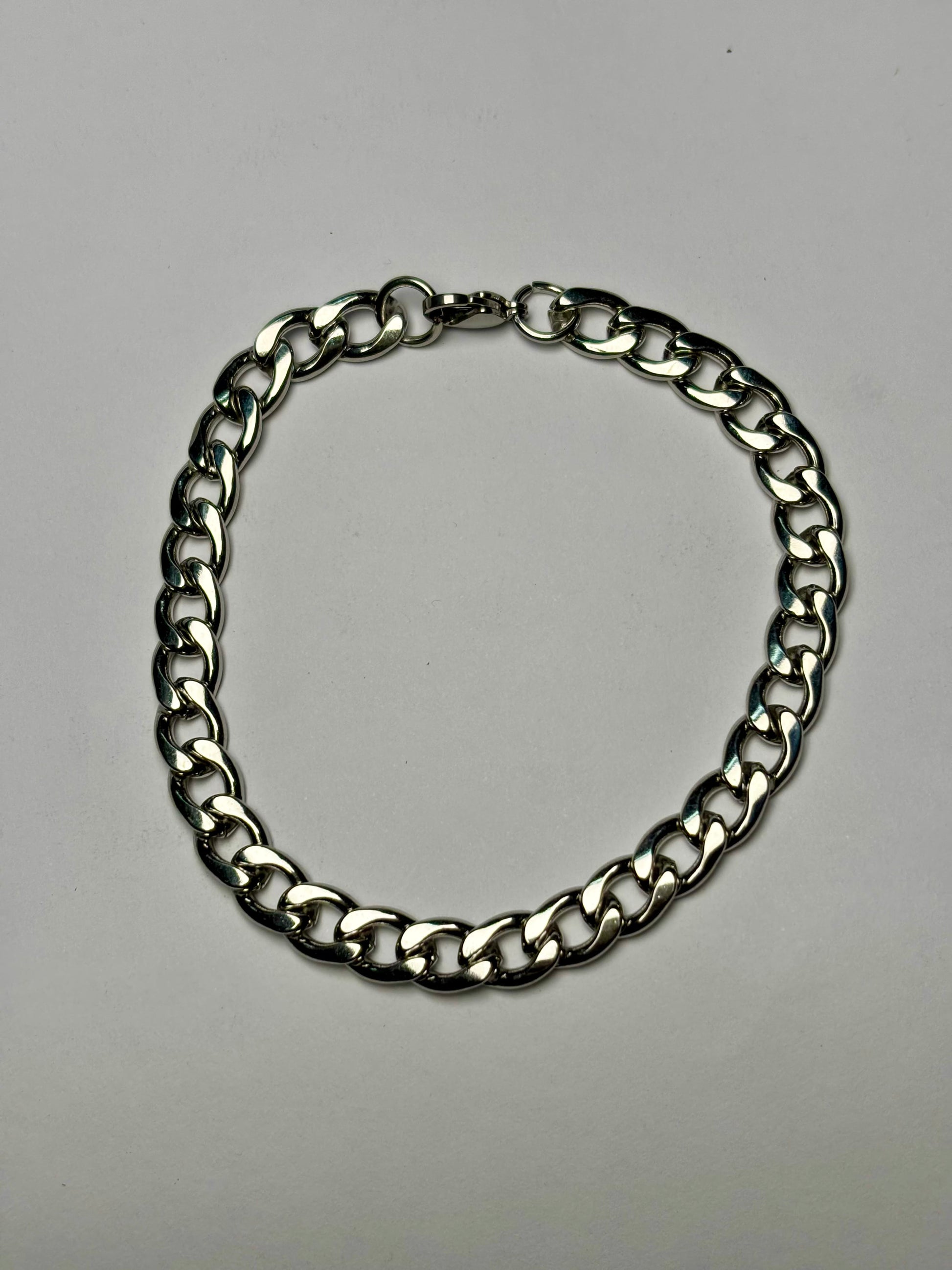 Men’s Cuban bracelet in Pakistan – premium stainless steel chain bracelet with bold modern design