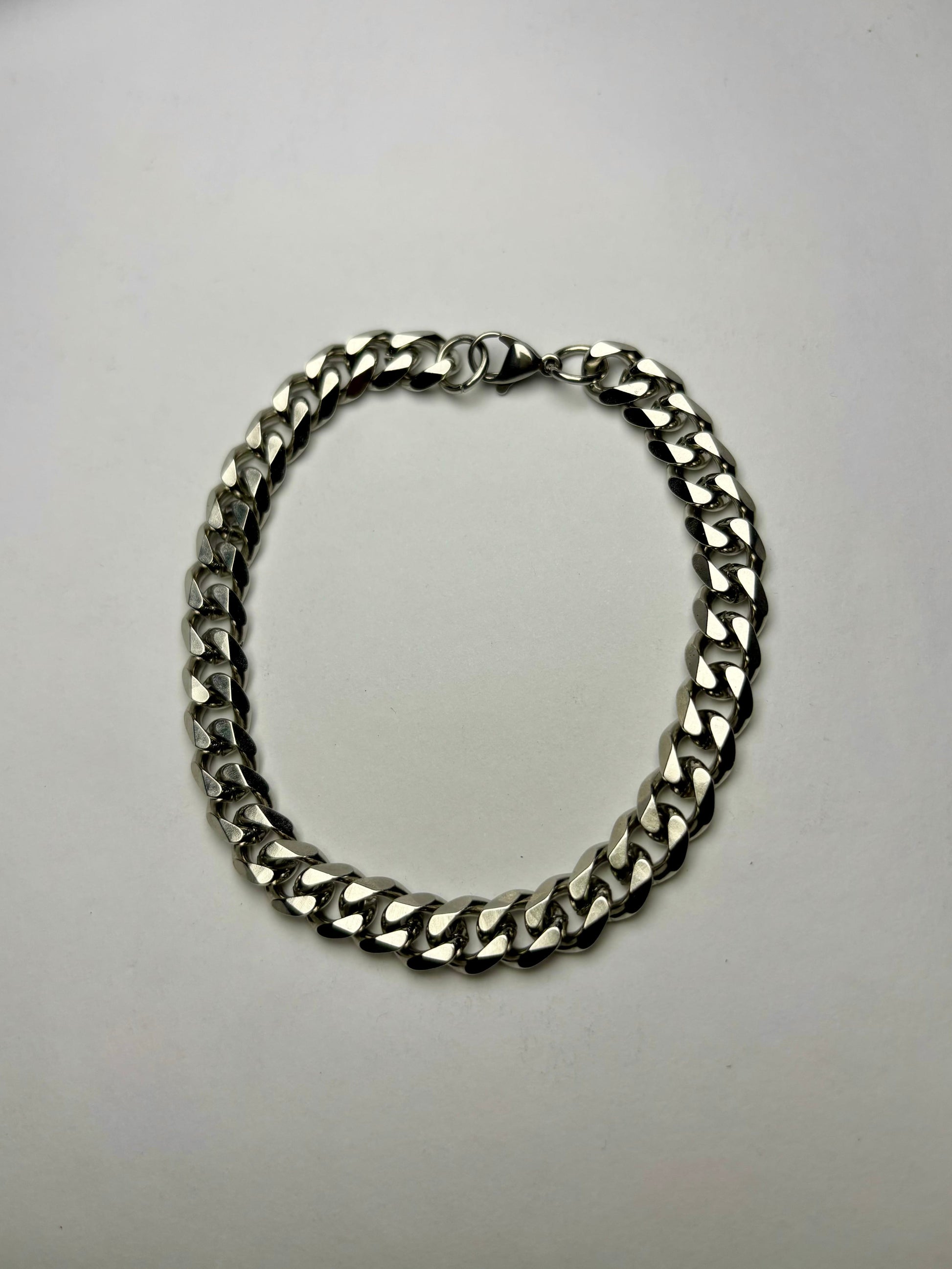 Men’s Cuban link bracelet in stainless steel – premium quality chain bracelet for men in Pakistan, stylish everyday jewelry