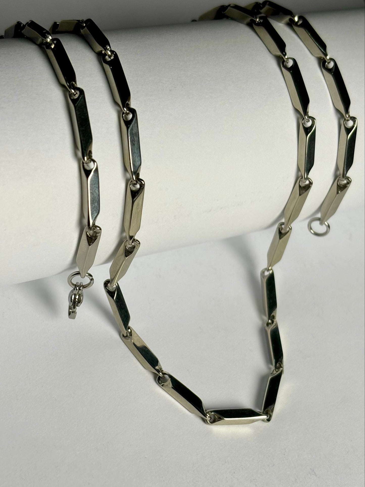 Premium stainless steel bar link chain necklace for men Pakistan, polished silver geometric chain design with secure lobster clasp
