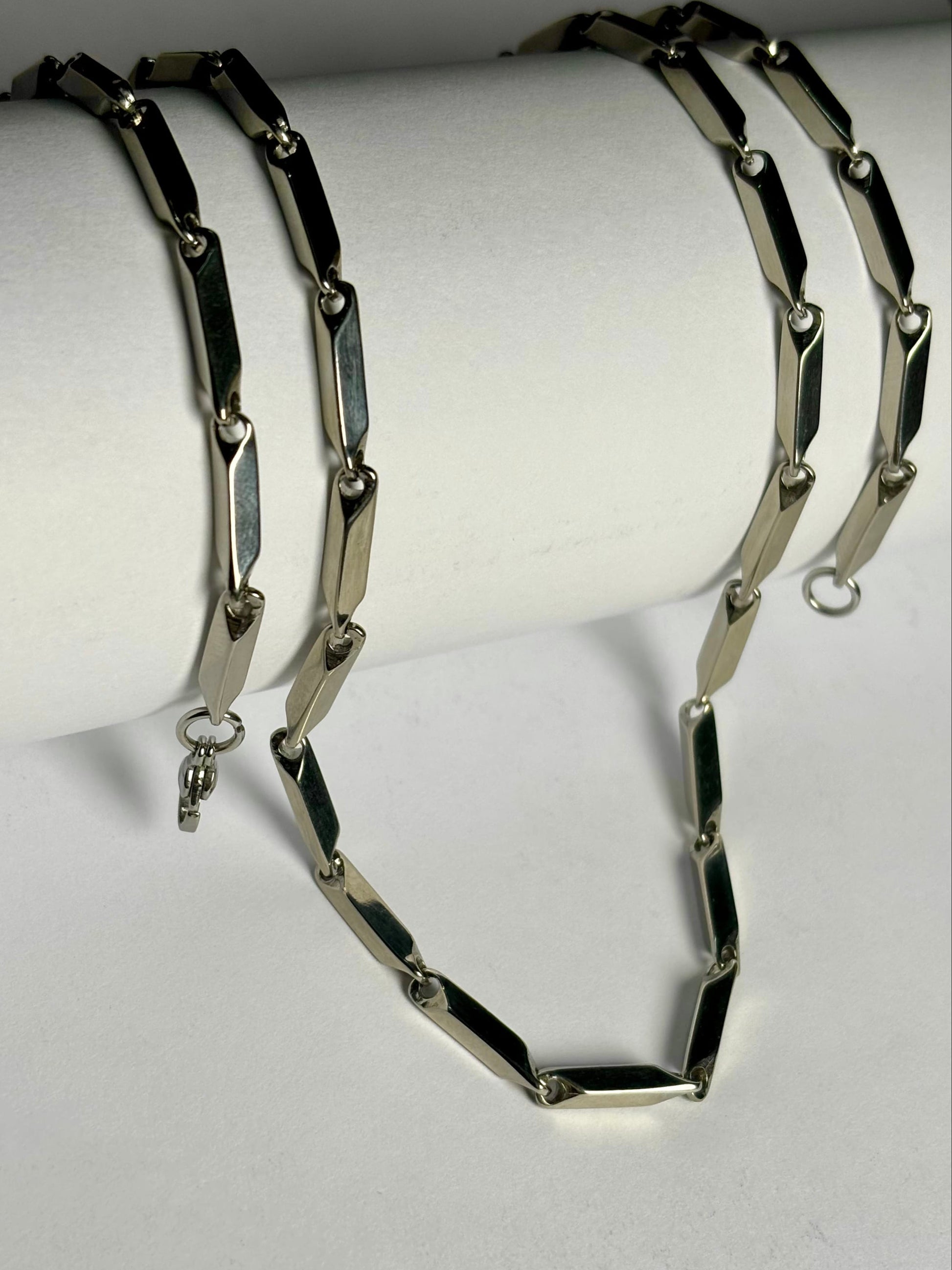 Premium stainless steel bar link chain necklace for men Pakistan, polished silver geometric chain design with secure lobster clasp