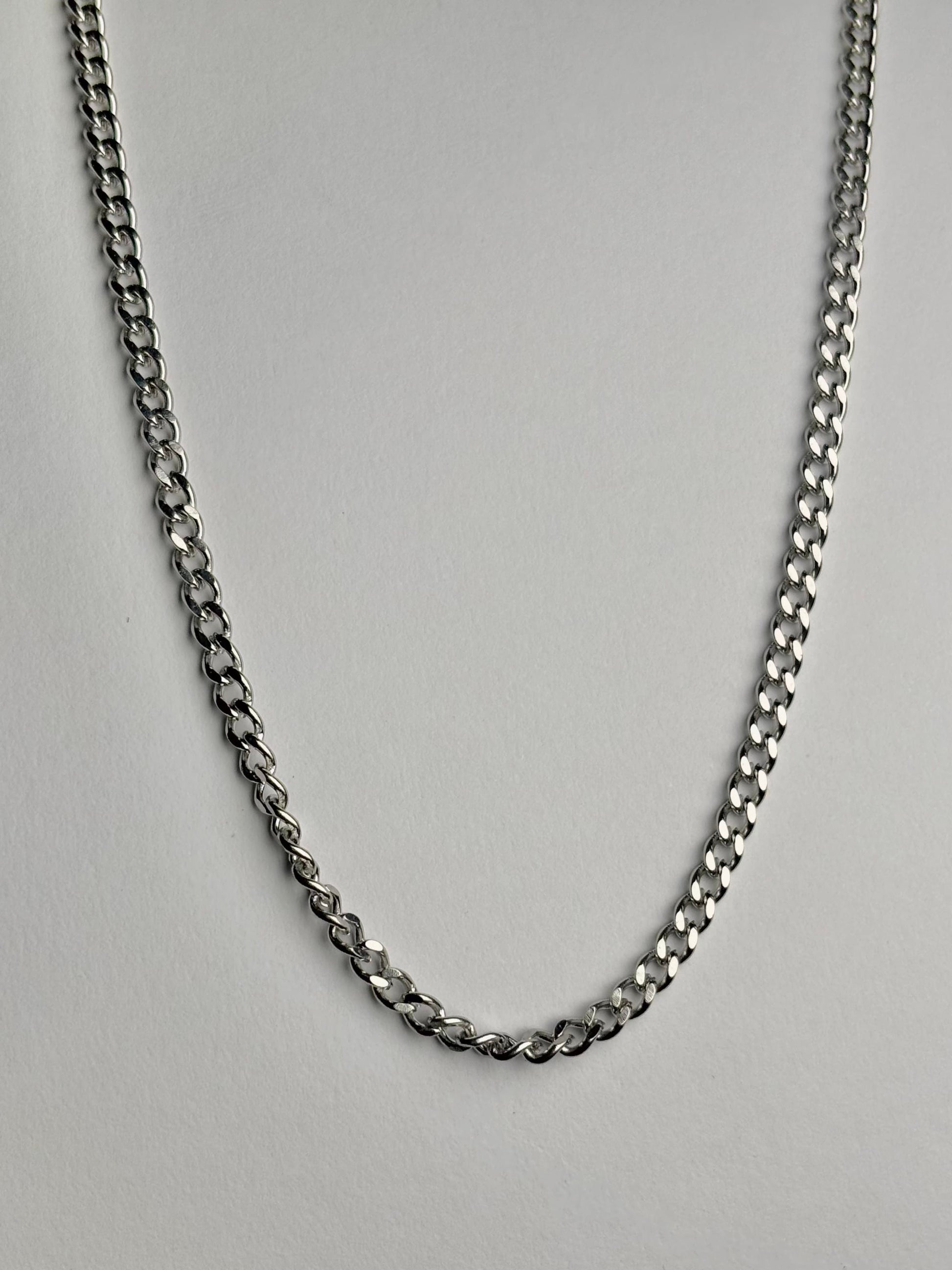 Men stainless steel curb chain necklace in Pakistan, polished silver curb link chain waterproof anti rust durable everyday men jewelry